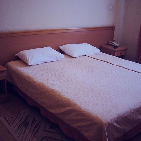 Ural Hotel マグニトゴルスク エクステリア 写真